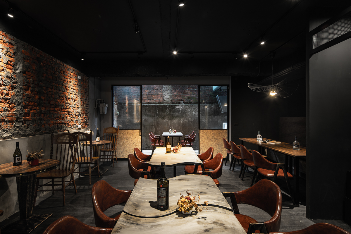 UNME 社會專案、餐酒館設計作品-厭世會社