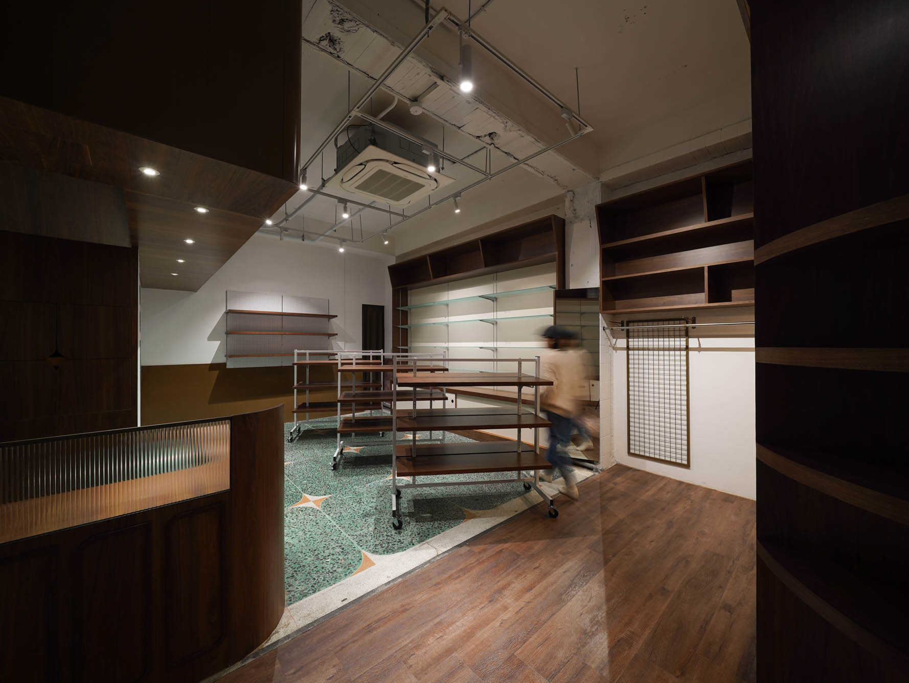 UNME Rebranding 品牌重塑設計作品-新兄弟帽店
