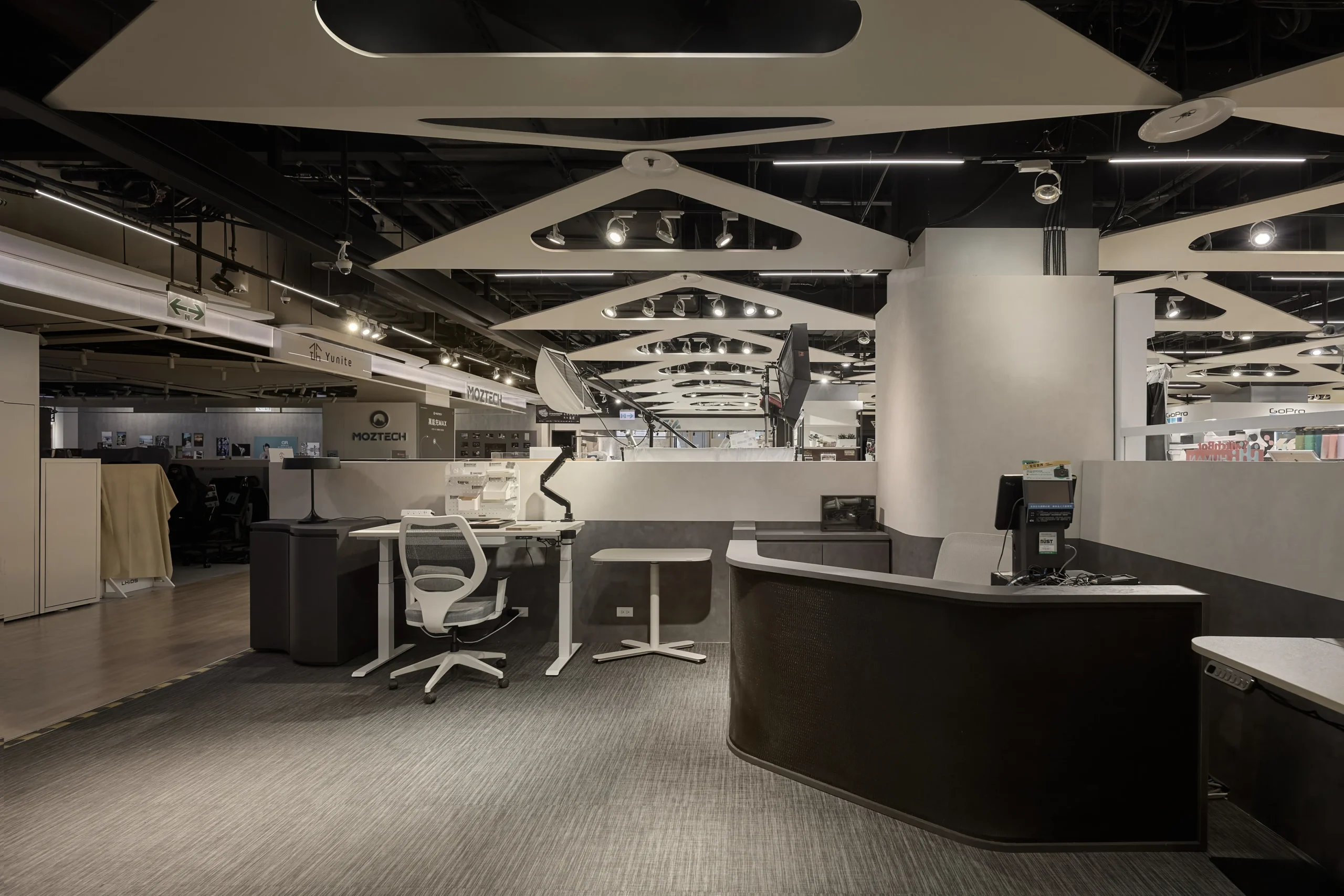 Backbone 櫃位設計